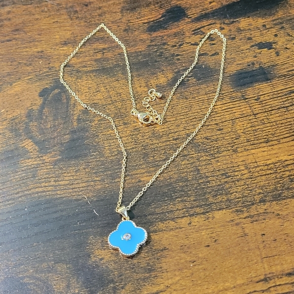 Gold and Blue Flower Pendant Fashion Necklace New - Picture 3 of 3